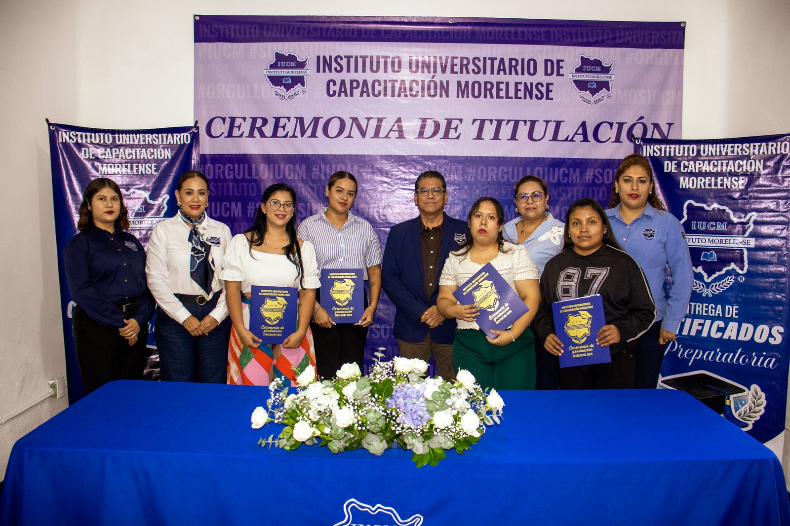 Entrega de reconocimiento académico